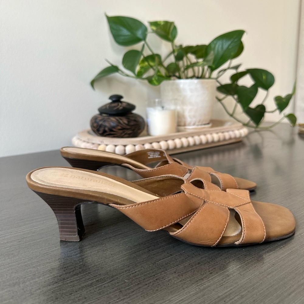 Naturalizer Tan Heels with Elegant Criss-Cross Design